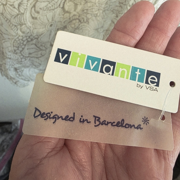 NWT VIVANTE by VSA Floral Scarf / Wrap Coastal Beach Resortwear Frayed Ends - Picture 5 of 11